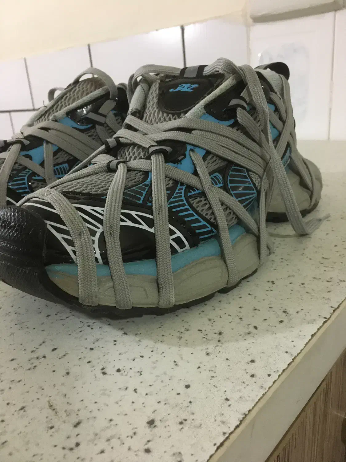 کتونی بالنسیاگا|کیف، کفش، کمربند|اراک, |دیوار