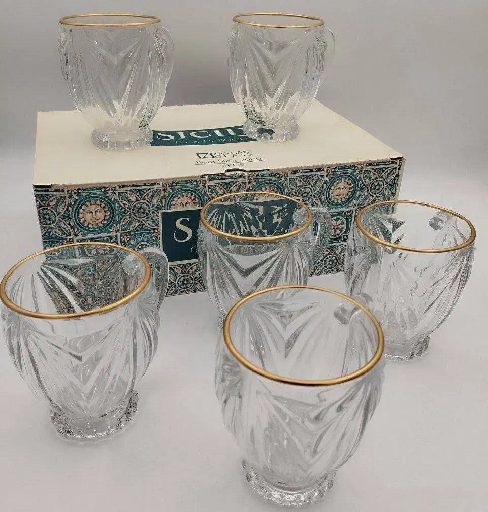 استکان لب طلا|آب‌چکان و نظم‌دهنده ظروف|تایباد, |دیوار