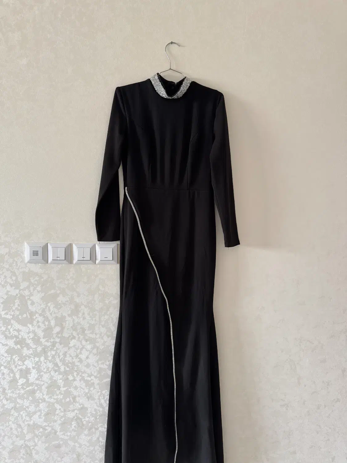 پیراهن مجلسی|لباس|سبزوار, ولیعصر (نجار آباد)|دیوار