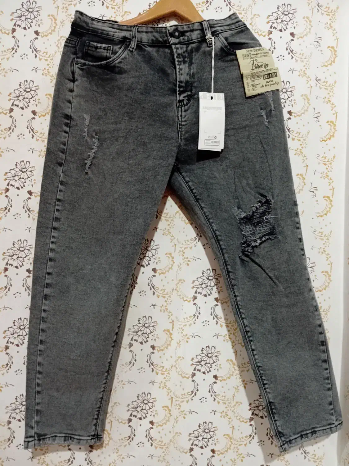 پوشاک|لباس|آشخانه, |دیوار