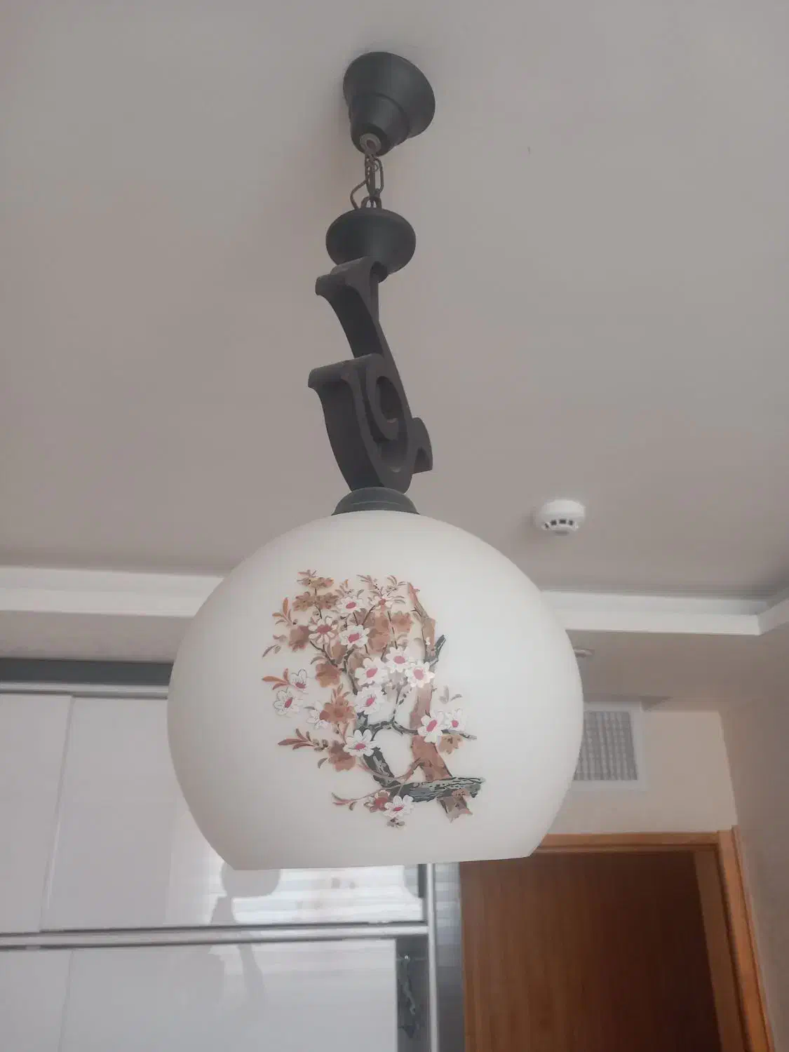 لوستر آویز شکوفه|لوستر و چراغ آویز|اصفهان, باغ فدک|دیوار