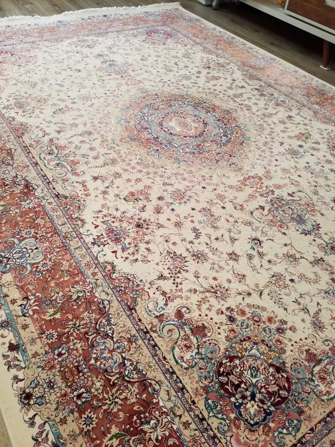 فرش بهشتی تبریز ۱۵۰۰ شانه تراکم ۴۳۰۰|فرش|رشت, نیکمرام|دیوار