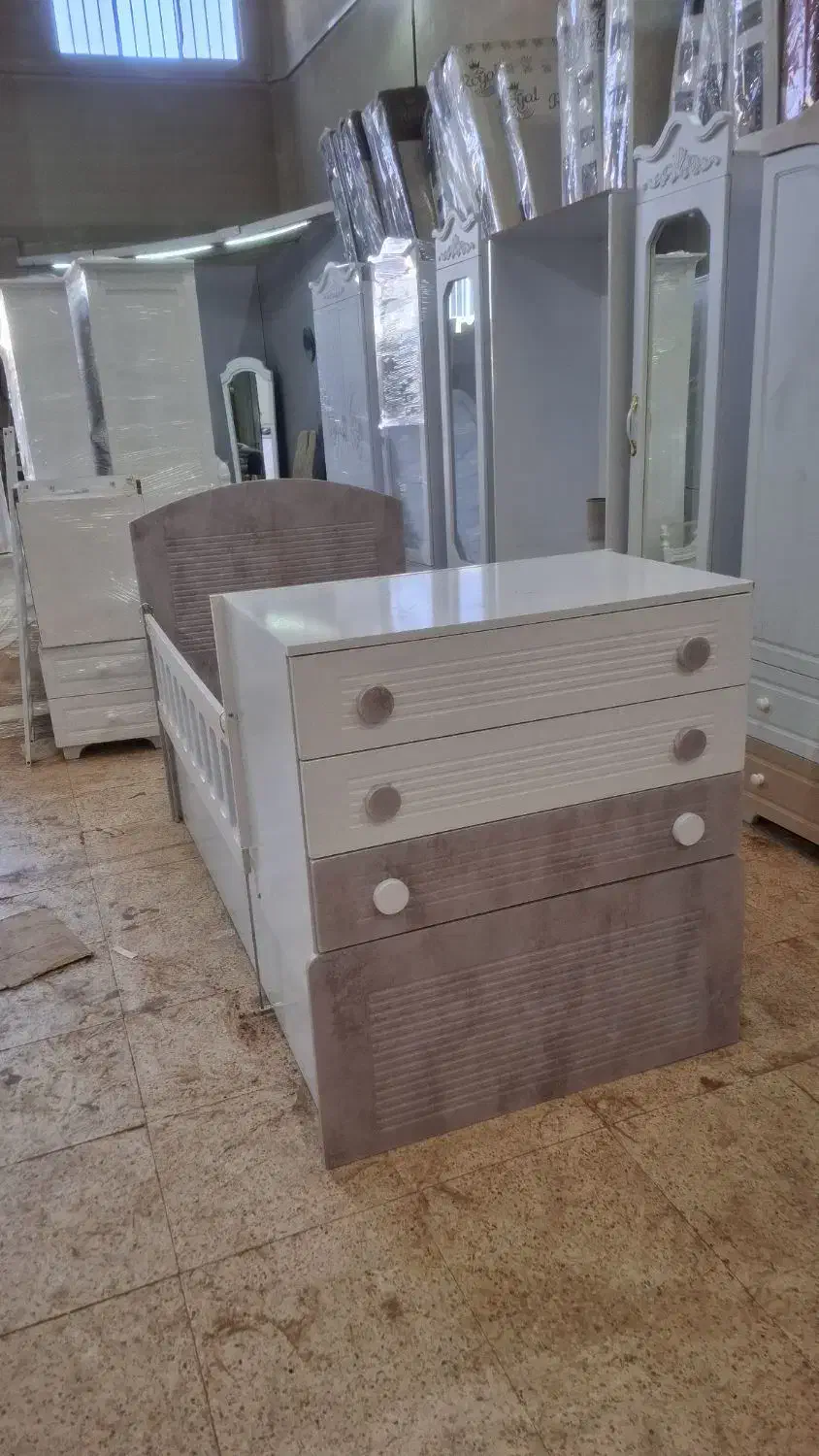 زیرکار چی ، نقاش نیمه ماهر ، نیرو نیمه ماهر تولیدی|استخدام صنعتی، فنی، مهندسی|تبریز, |دیوار