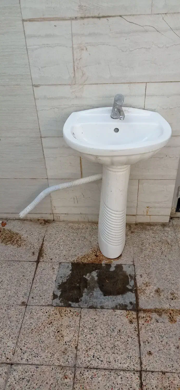 رو شویی در حد نو با شیر اهرمی|لوازم سرویس بهداشتی|خرمآباد, |دیوار