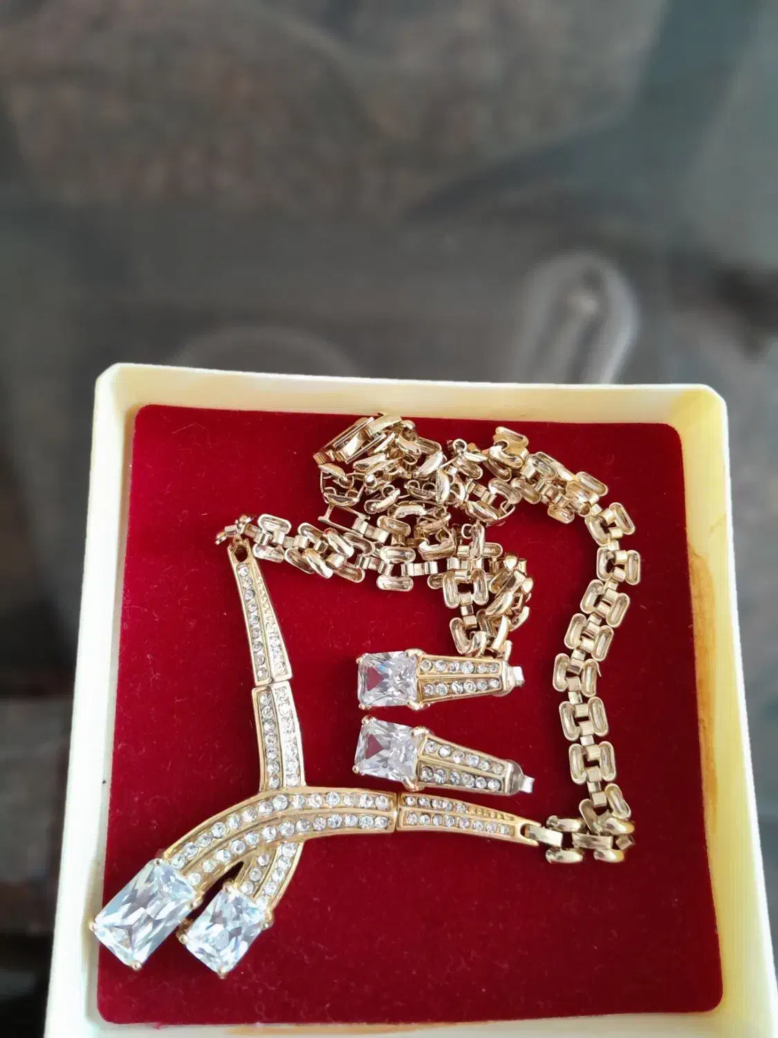 ۲ عدد گردنبد سرویس وتک بفروش می‌رسد|بدلیجات|کاشان, فاز ۱ ناجی آباد|دیوار