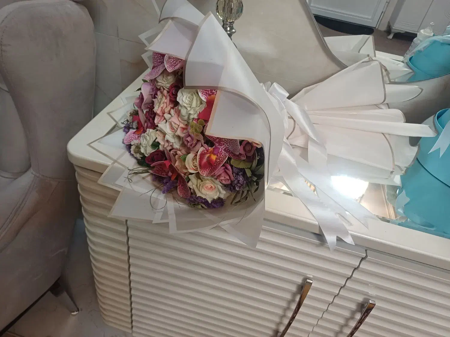 دسته گل زیبا|گل مصنوعی|قدس, شهرقدس|دیوار