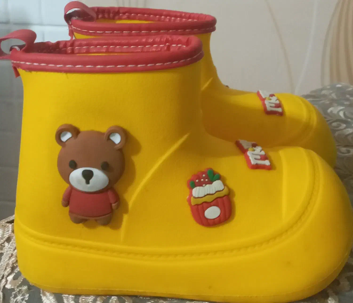 چکمه پسرونه|کفش و لباس بچه|رشت, جهاد|دیوار