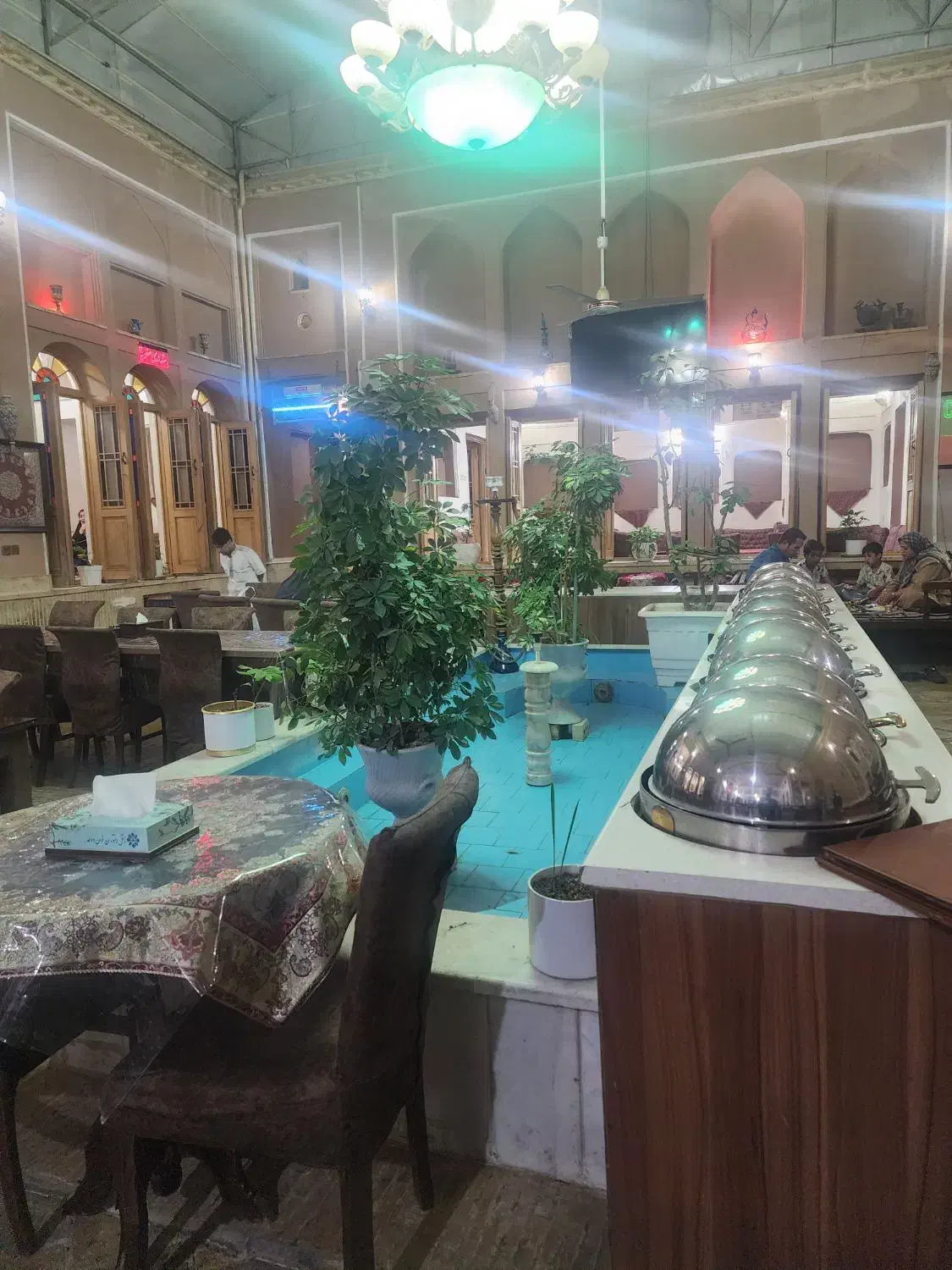 آشپز وکمک اشپز(خانم)|استخدام خدمات فروشگاه و رستوران|یزد, |دیوار