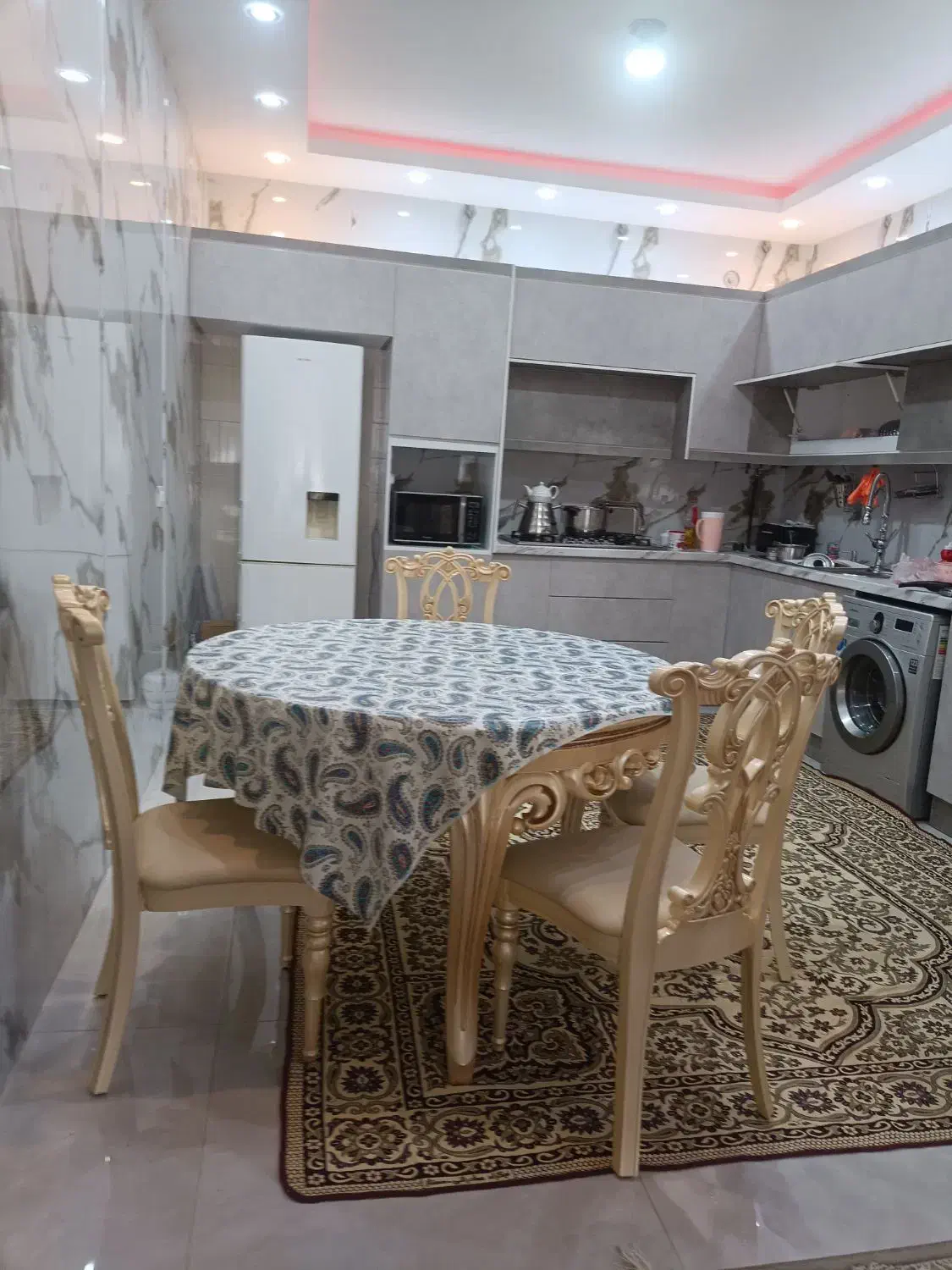 یک دست میز و صندلی ناهارخوری طرح دار|میز و صندلی غذاخوری|ایلام, |دیوار