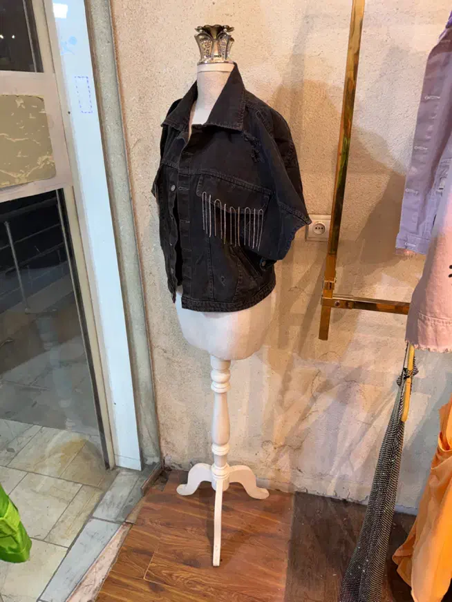 دکور بوتیک عکس هارو ببینین زیر قیمت فوری|فروشگاه و مغازه|یزد, |دیوار