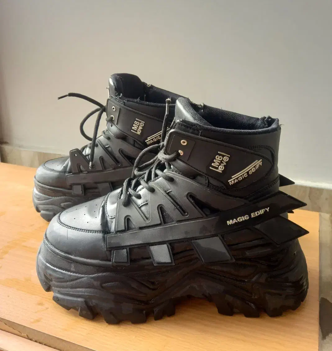 بوت|کیف، کفش، کمربند|ابهر, |دیوار