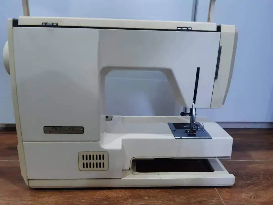 چرخ خیاطی ژانومه و سردوز|چرخ خیاطی و ریسندگی|شوشتر, |دیوار