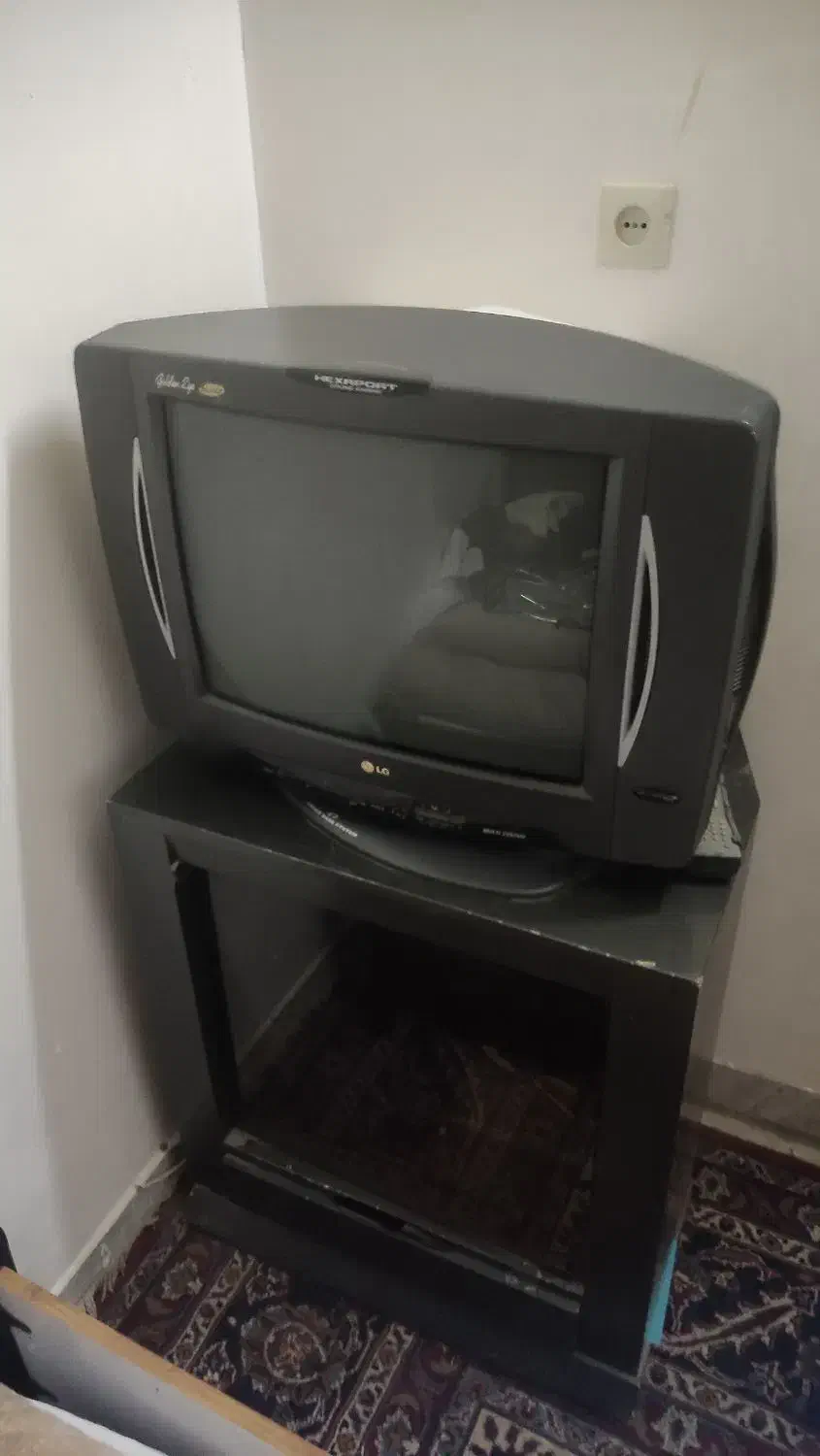 تلویزیون الجی با میز و دستگاه دیجیتال|تلویزیون و پروژکتور|یزد, |دیوار