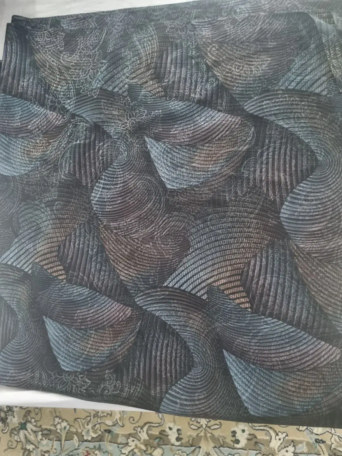 پارچه چادری|لباس|اشکذر, |دیوار