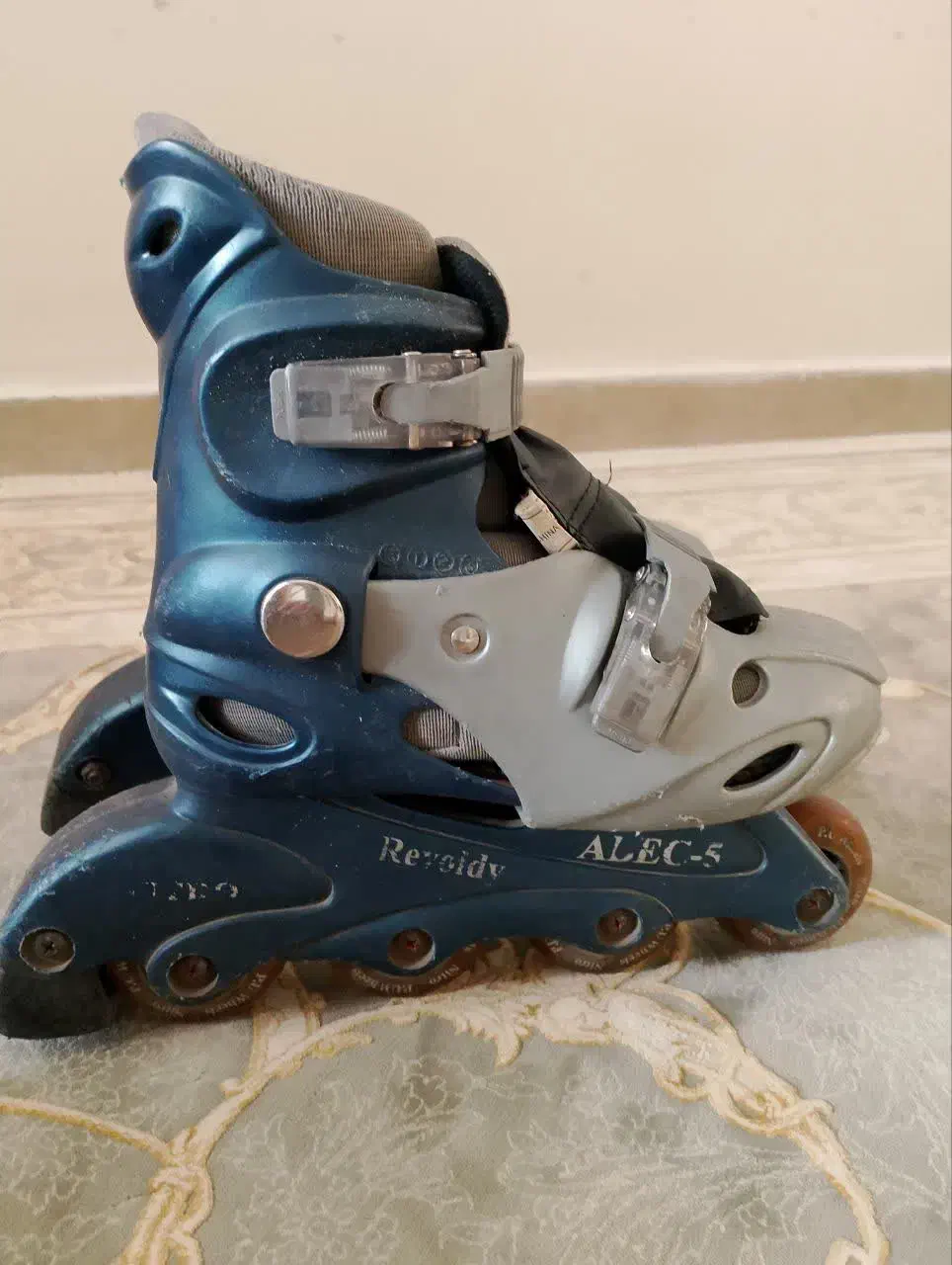 کفش اسکیت سایز قابل تغییر|دوچرخه، اسکیت، اسکوتر|تهران, شهرک ولیعصر جنوبی|دیوار