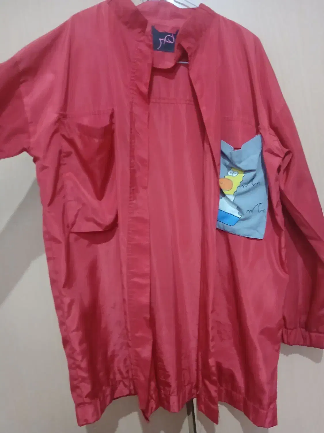 بارونی رنگقرمز|لباس|نظرآباد, نظرآباد|دیوار