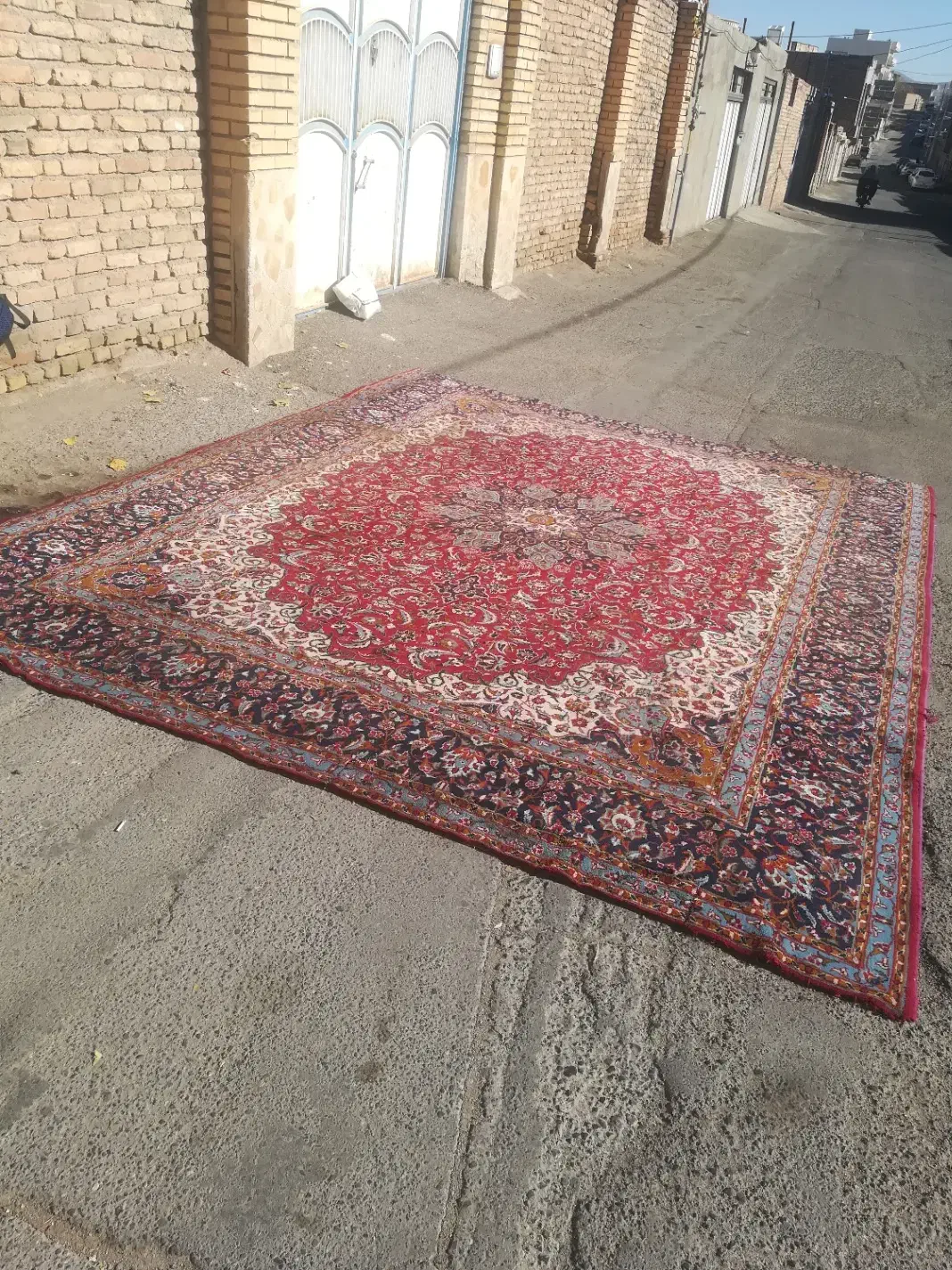 فرش ماشینی 12متری قدیمی|فرش|اهر, |دیوار