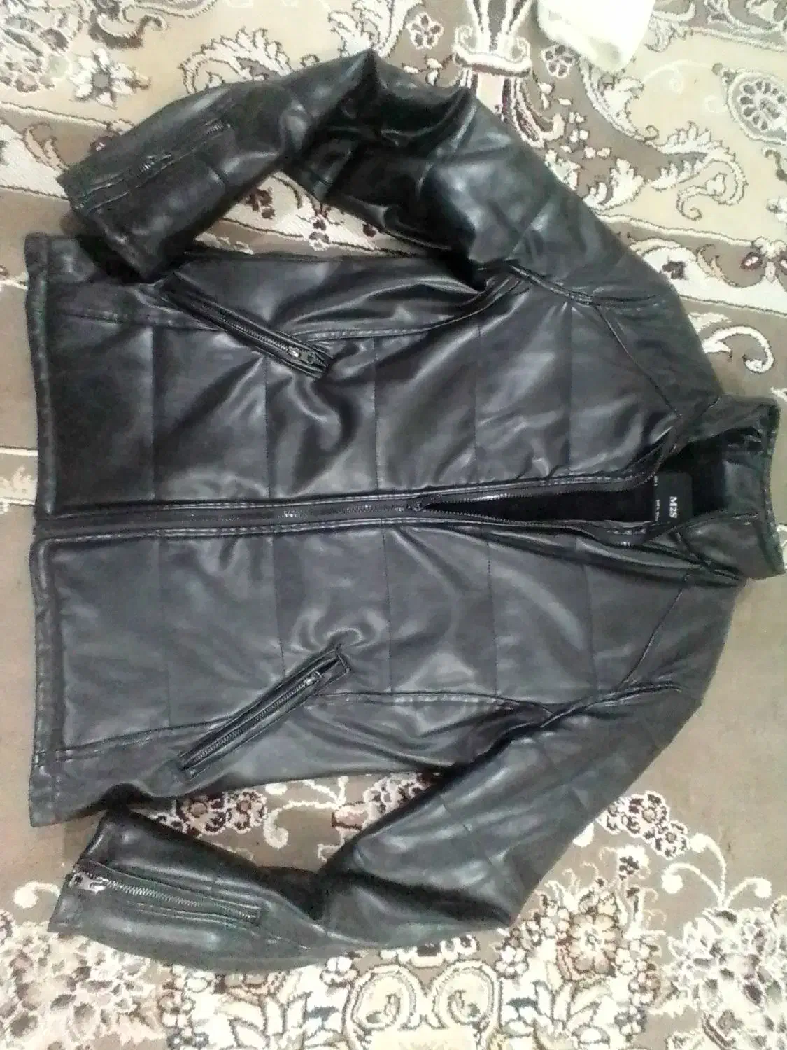 کاپشن و کت|لباس|گرگان, |دیوار