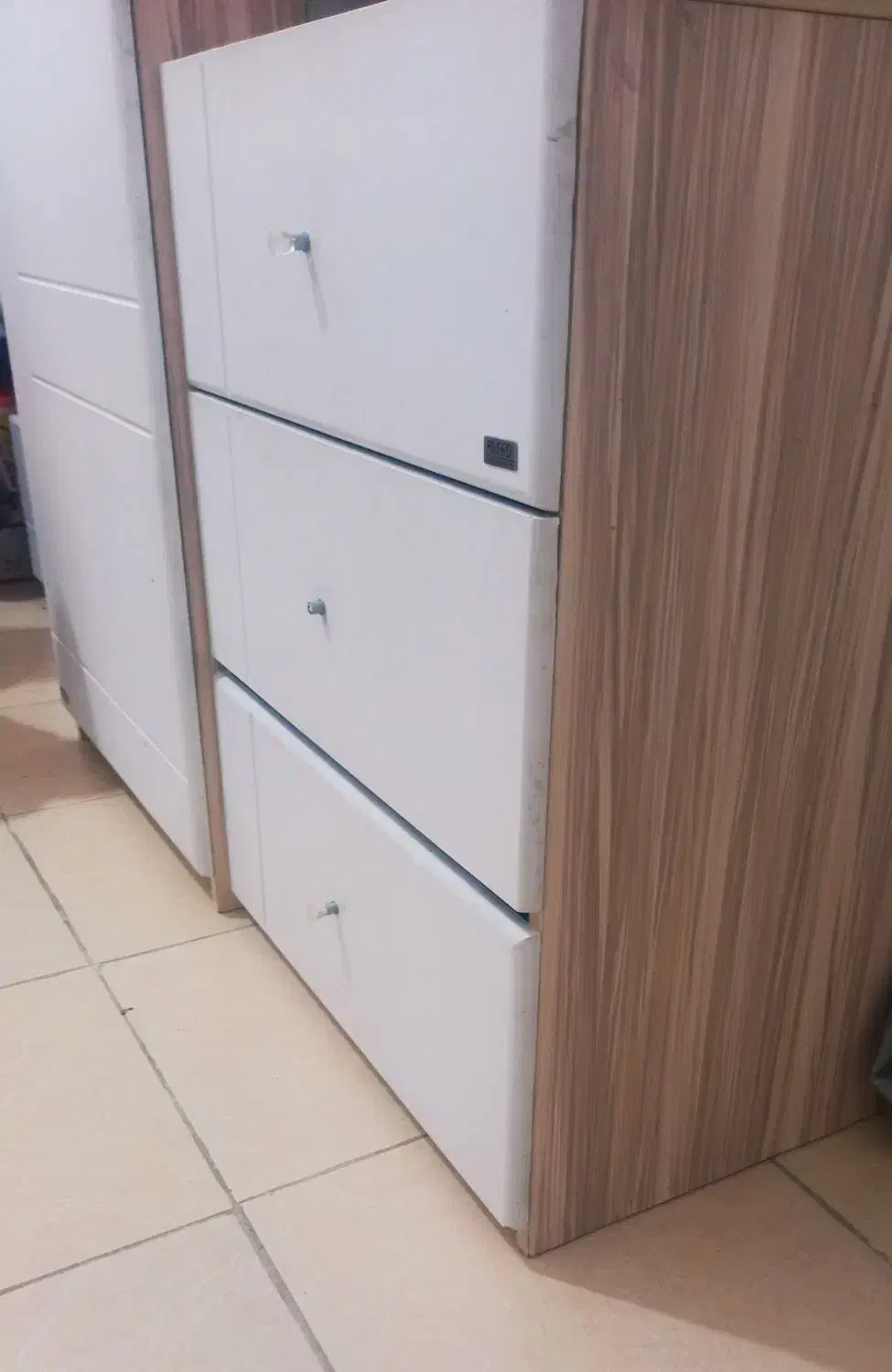 کمد لباس وکمد ایستاده وویترین|جاکفشی، کمد، دراور|شهرکرد, |دیوار