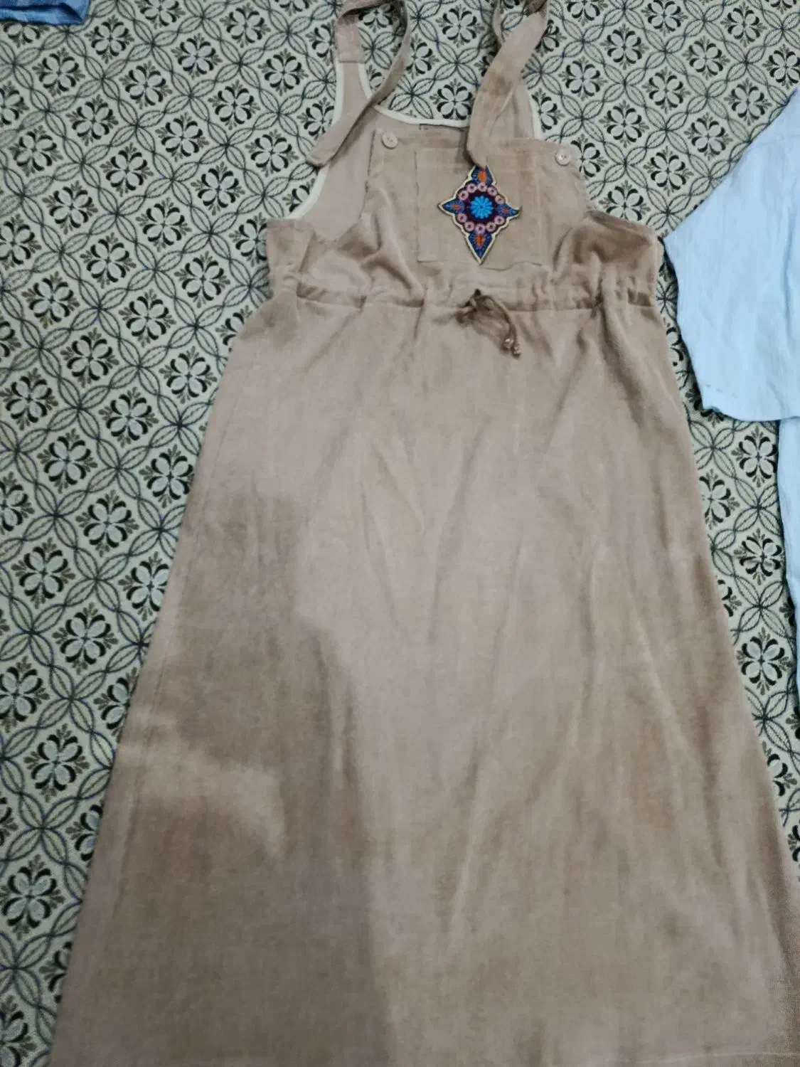 لباس و روسری|لباس|اندیشه, اندیشه فاز ۱|دیوار