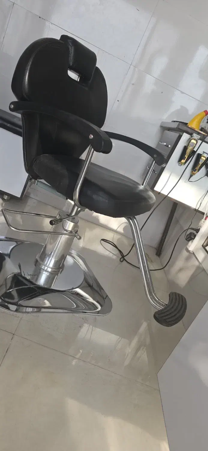 صندلی جک دار ارایشگاه(اصلاح)|آرایشگاه و سالنهای زیبایی|شیراز, تل حسینآباد|دیوار