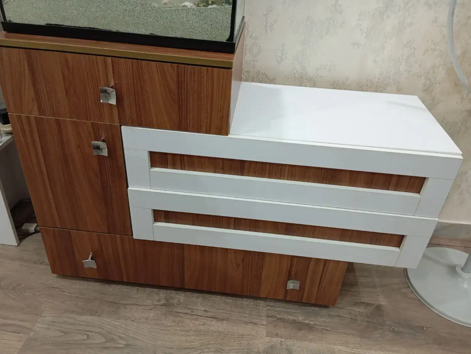 میز آرایش همراه با آینه|آینه|رشت, کوی جام جم|دیوار