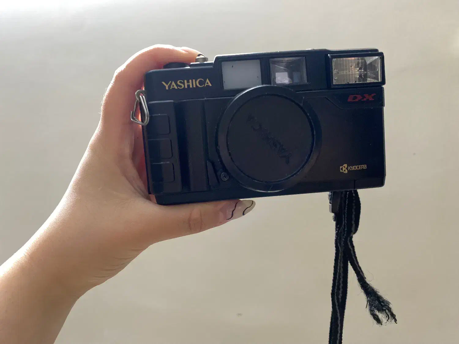 دوربین،دوربین یاشیکا،یاشیکا|دوربین عکاسی و فیلم‌برداری|تهران, آبشار تهران (دریاچه)|دیوار