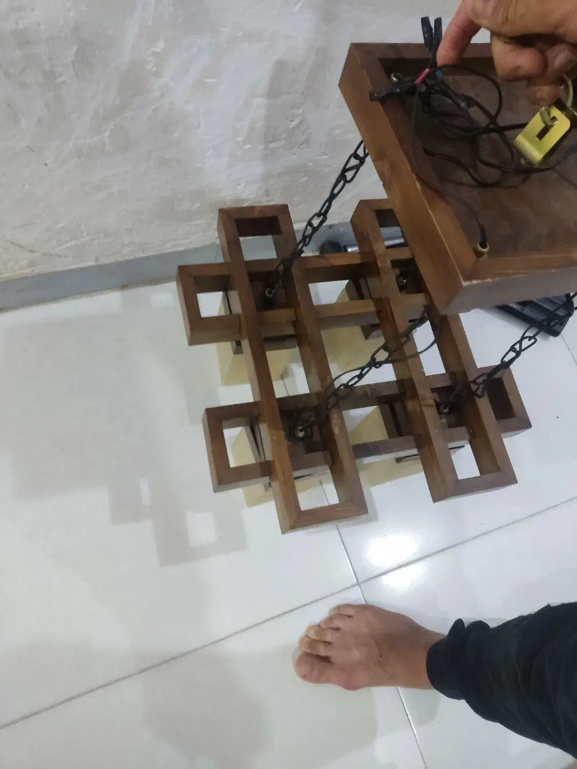 لوستر چوبی چهار شاخه سالم بدون خط و خش|لوستر و چراغ آویز|اهواز, زرگان|دیوار