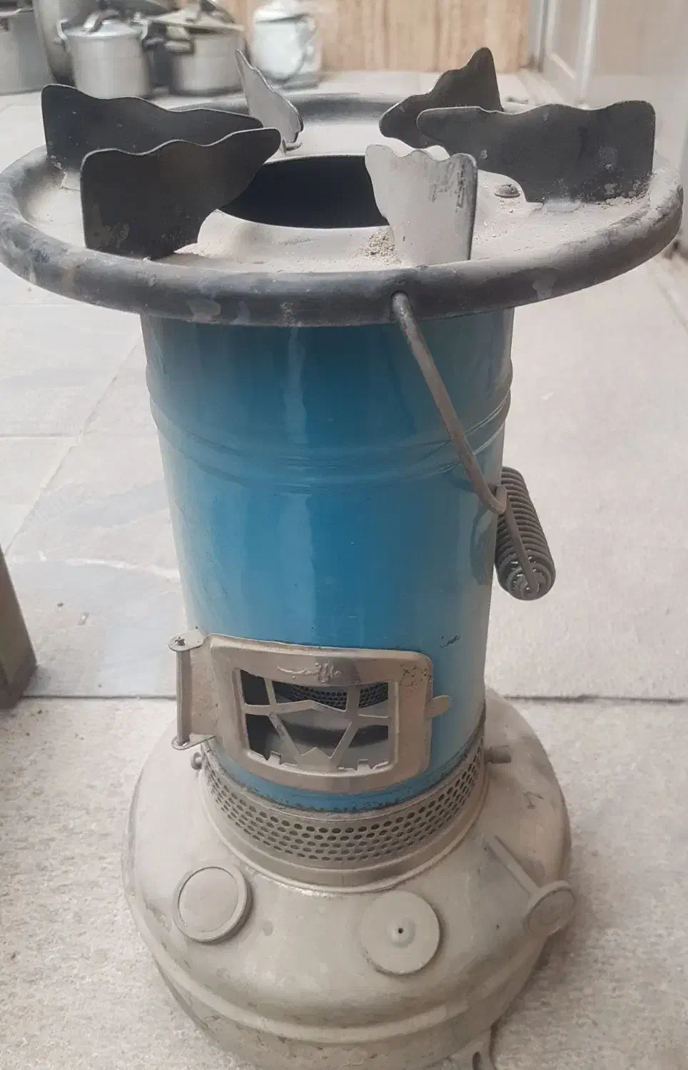 گاز کباب پز و چراغ سه فتیله و|کلکسیون اشیاء عتیقه|اصفهان, سروستان|دیوار