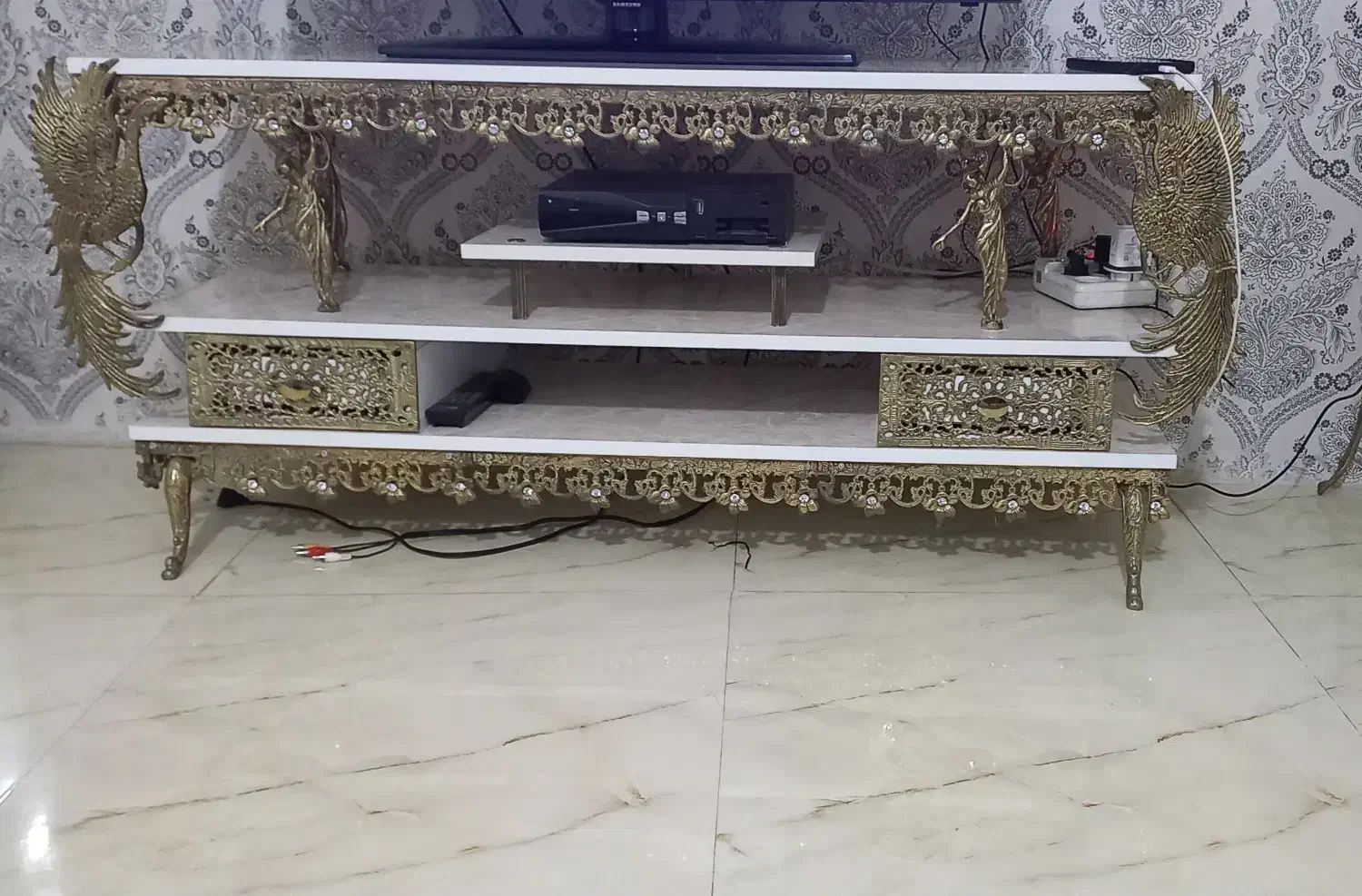 بوفه ساعت ایستاده میزتلوزیون برنز|بوفه، ویترین، کنسول|شهریار, کردزار|دیوار