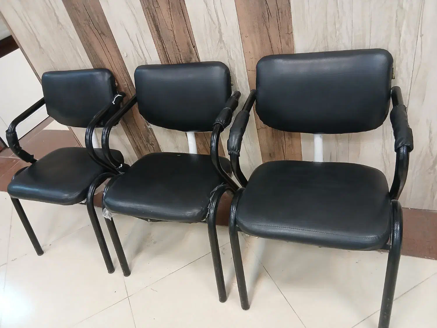 صندلی 70 تا|صندلی و نیمکت|بندرعباس, |دیوار