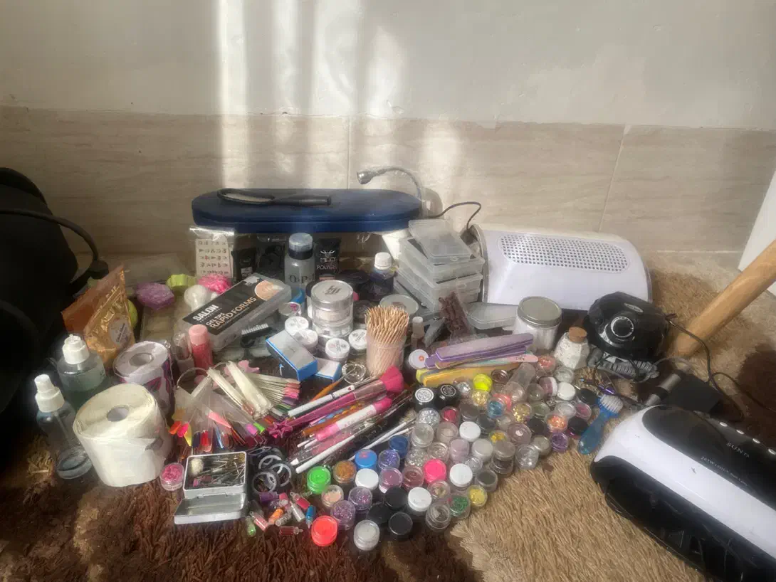 فروش کامل و تکی وسایل کاشت ناخن|آرایشی، بهداشتی، درمانی|شیراز, گلکوب|دیوار