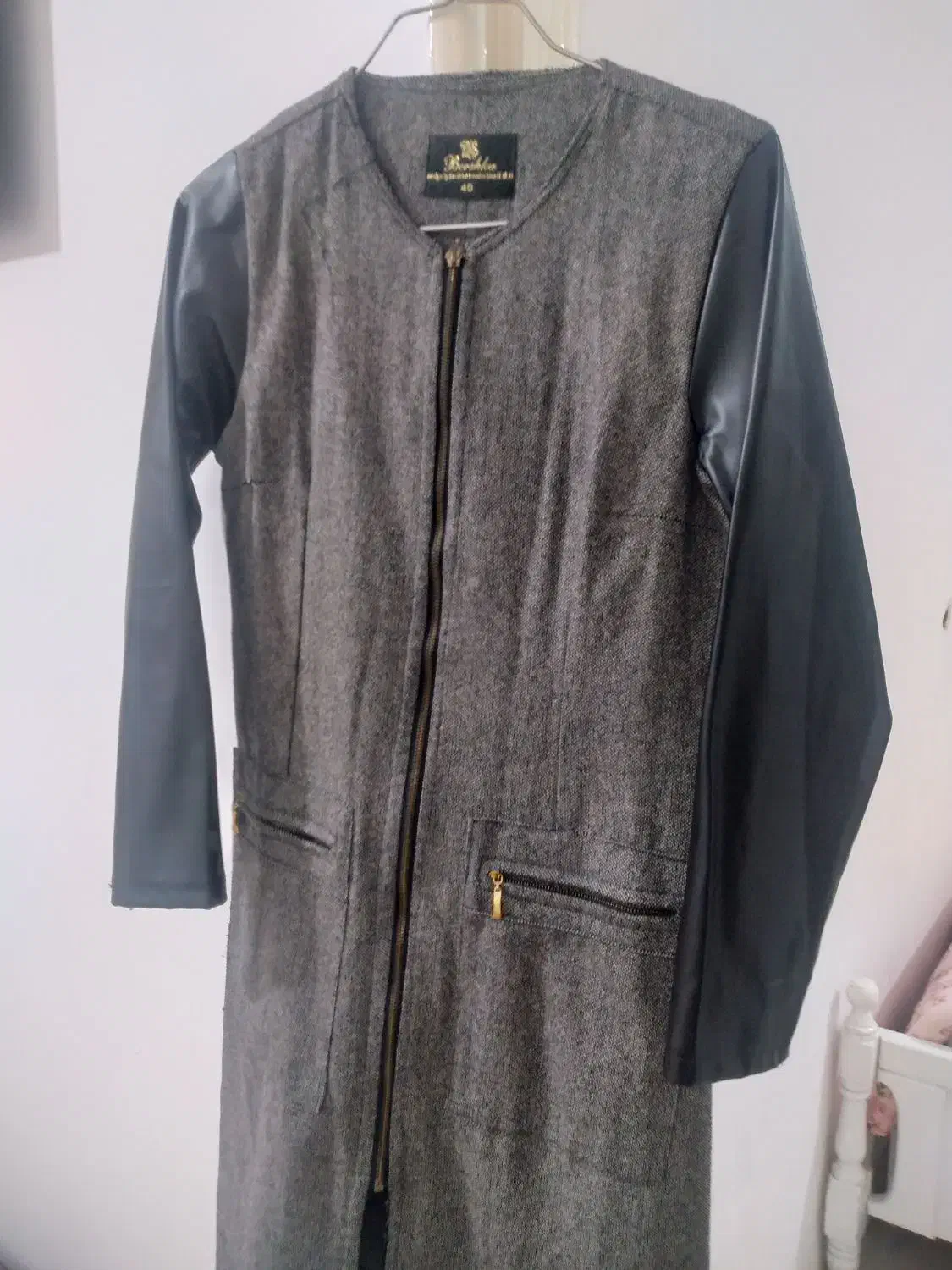 ۴ تا پالتو نو|لباس|تربت جام, علوی|دیوار