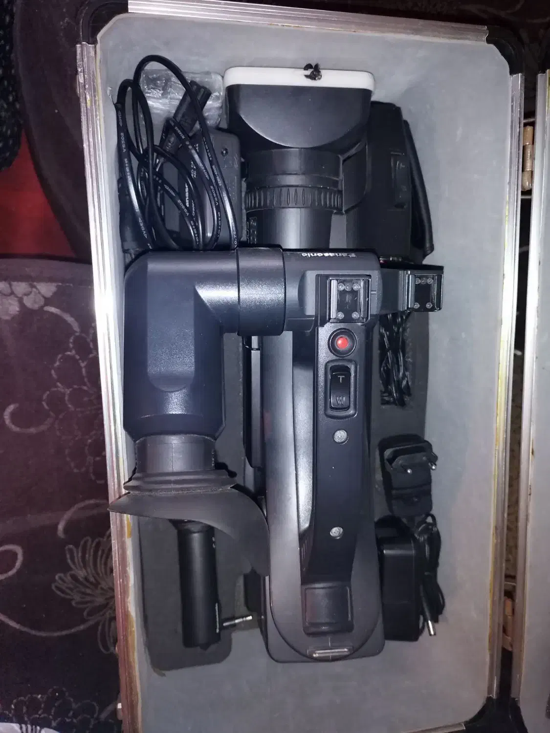 دوربین فیلمبرداری پاناسونیک کلیه لوازم قیمت توافقی|دوربین عکاسی و فیلم‌برداری|قوچان, |دیوار