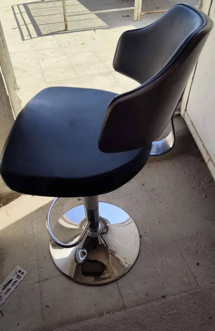 صندلی پایه بلند|صندلی و نیمکت|مرودشت, فاز دوم شهرک فرهنگیان|دیوار