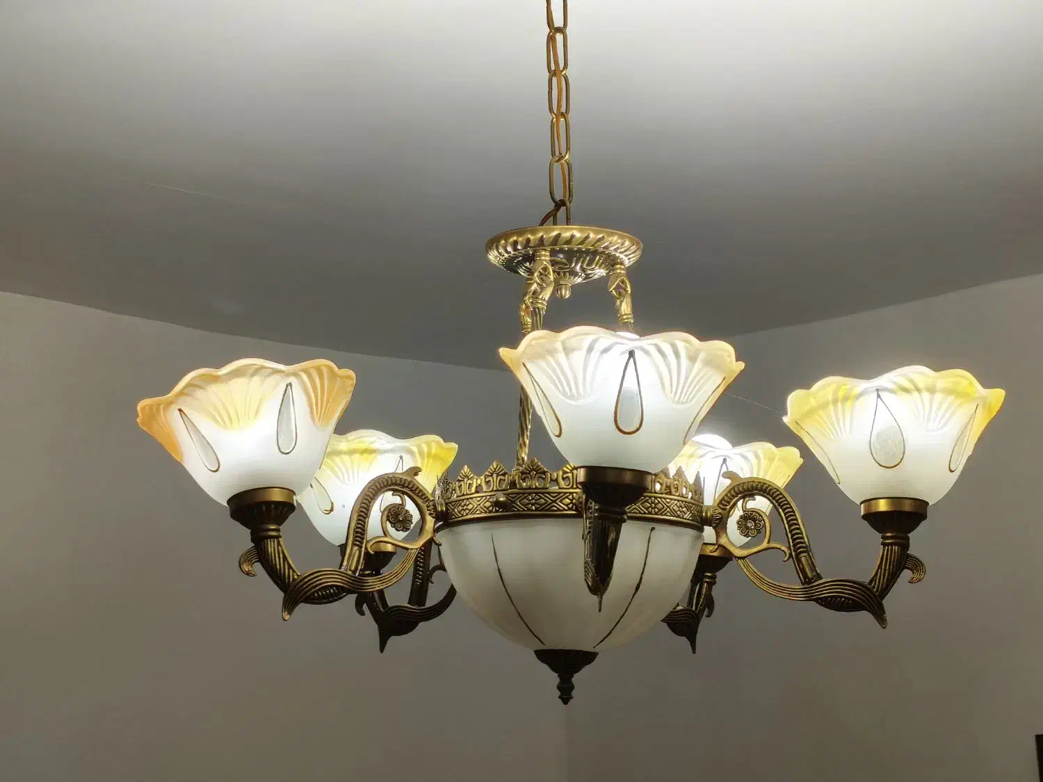 لوستر|لوستر و چراغ آویز|رباط‌کریم, رباط‌کریم|دیوار