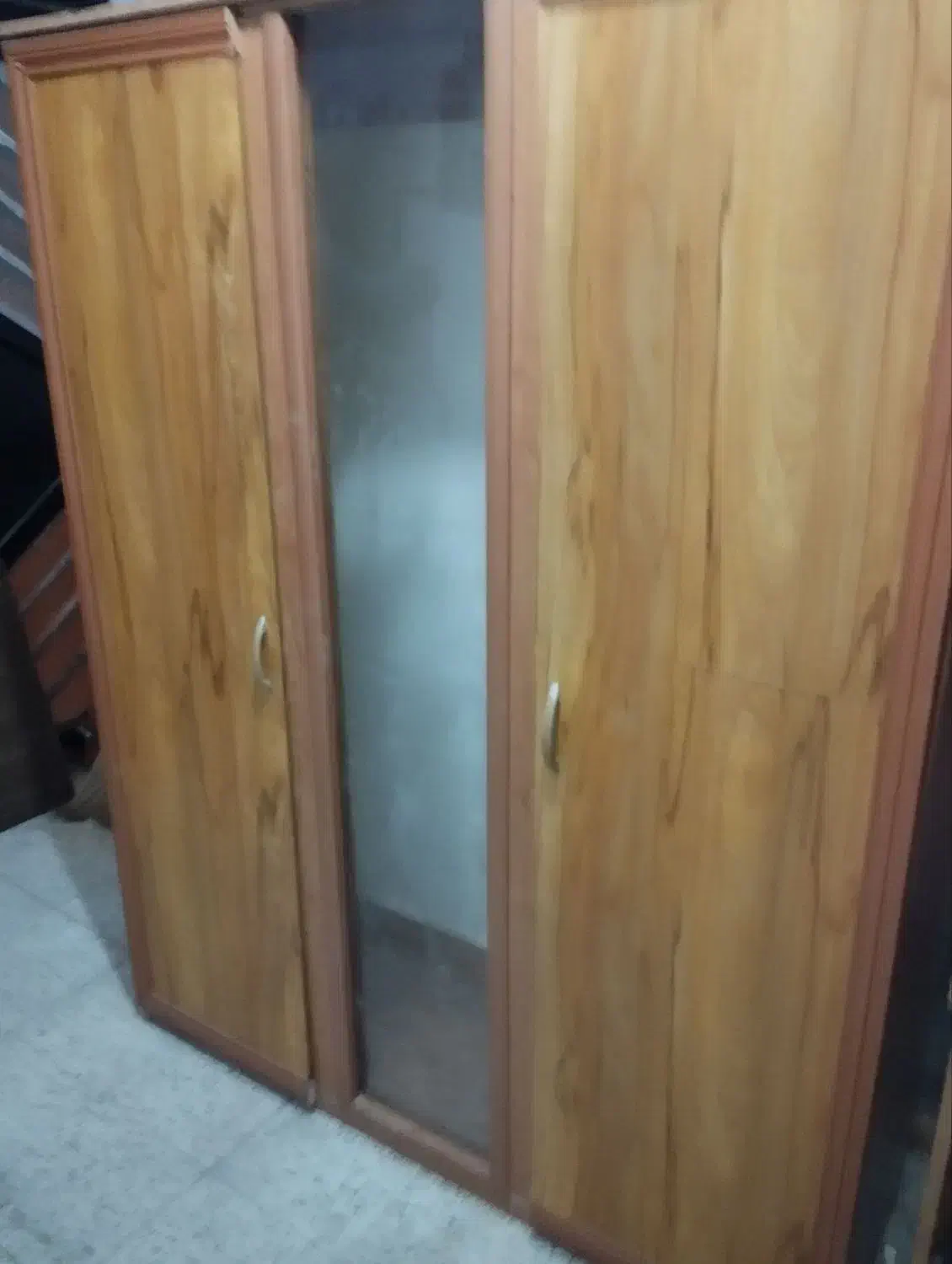 یک عدد کمد دیواری بوفه ای طبقه دار به فروش میرسد|جاکفشی، کمد، دراور|نیشابور, بنیاد شهید|دیوار