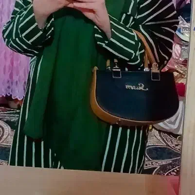 کیف گمشده|اشیا|رشت, حمیدیان|دیوار