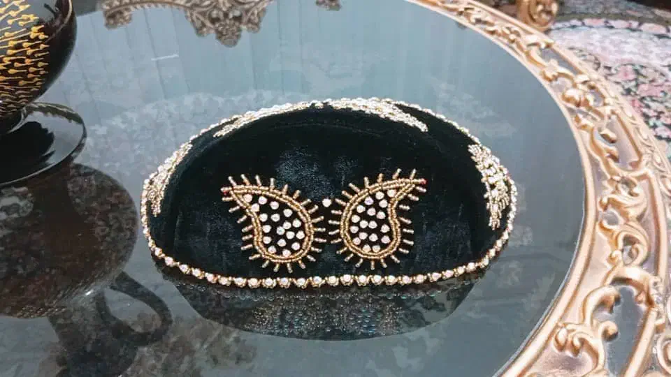 لچک ،روسری|لباس|یاسوج, |دیوار