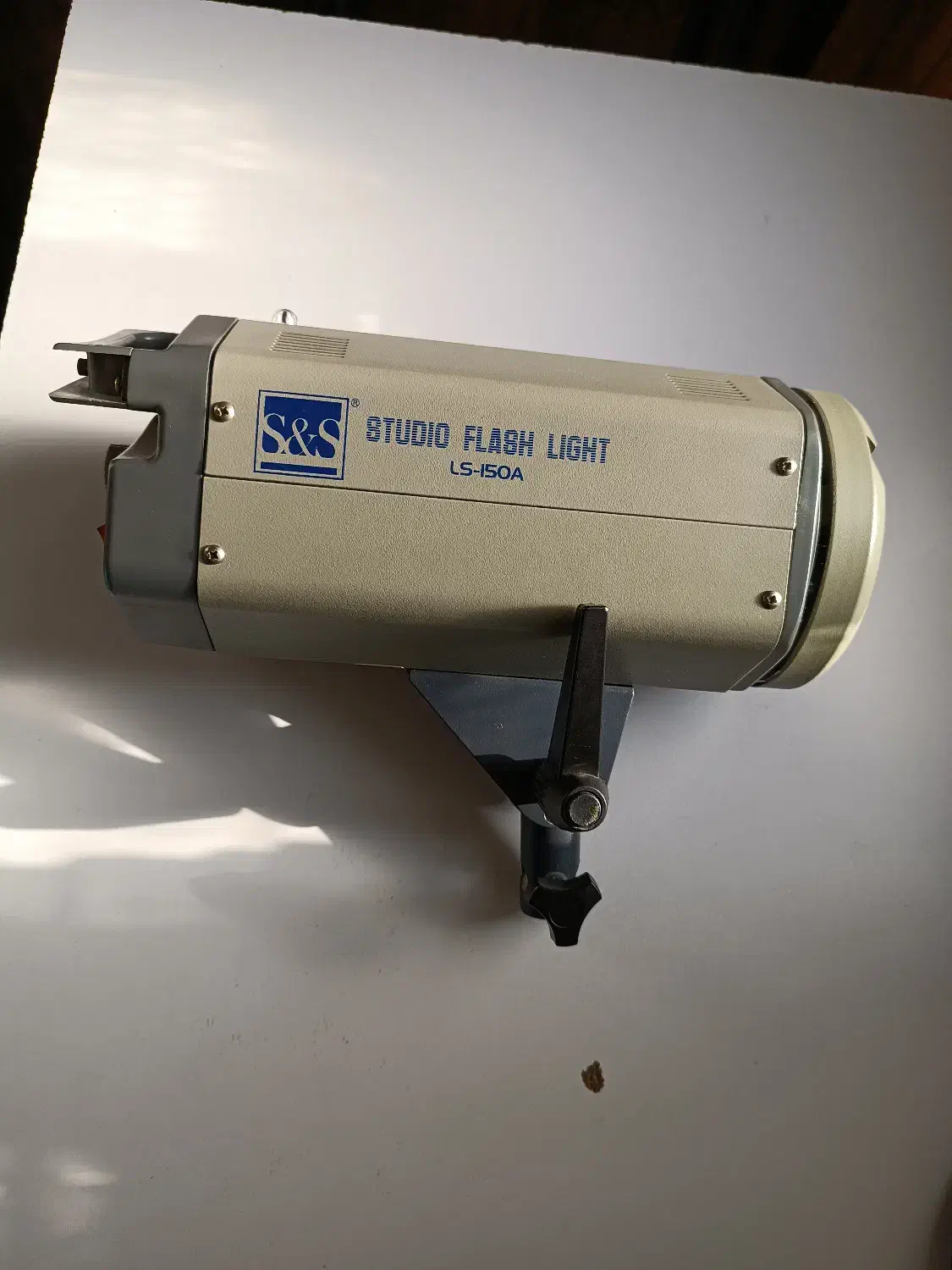 یک عدد فلاش عکاسی ۱۵۰ ژول اس اند اس|دوربین عکاسی و فیلم‌برداری|کرج, ساسانی (قلمستان)|دیوار