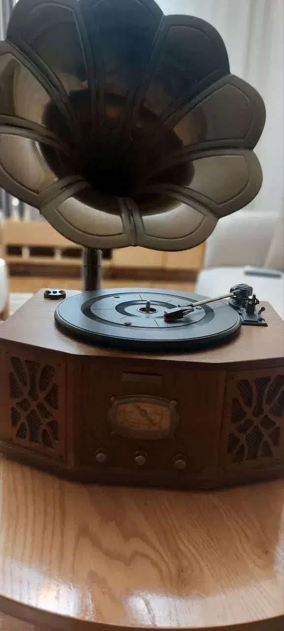 گرامافون|کلکسیون اشیاء عتیقه|گرمسار, |دیوار