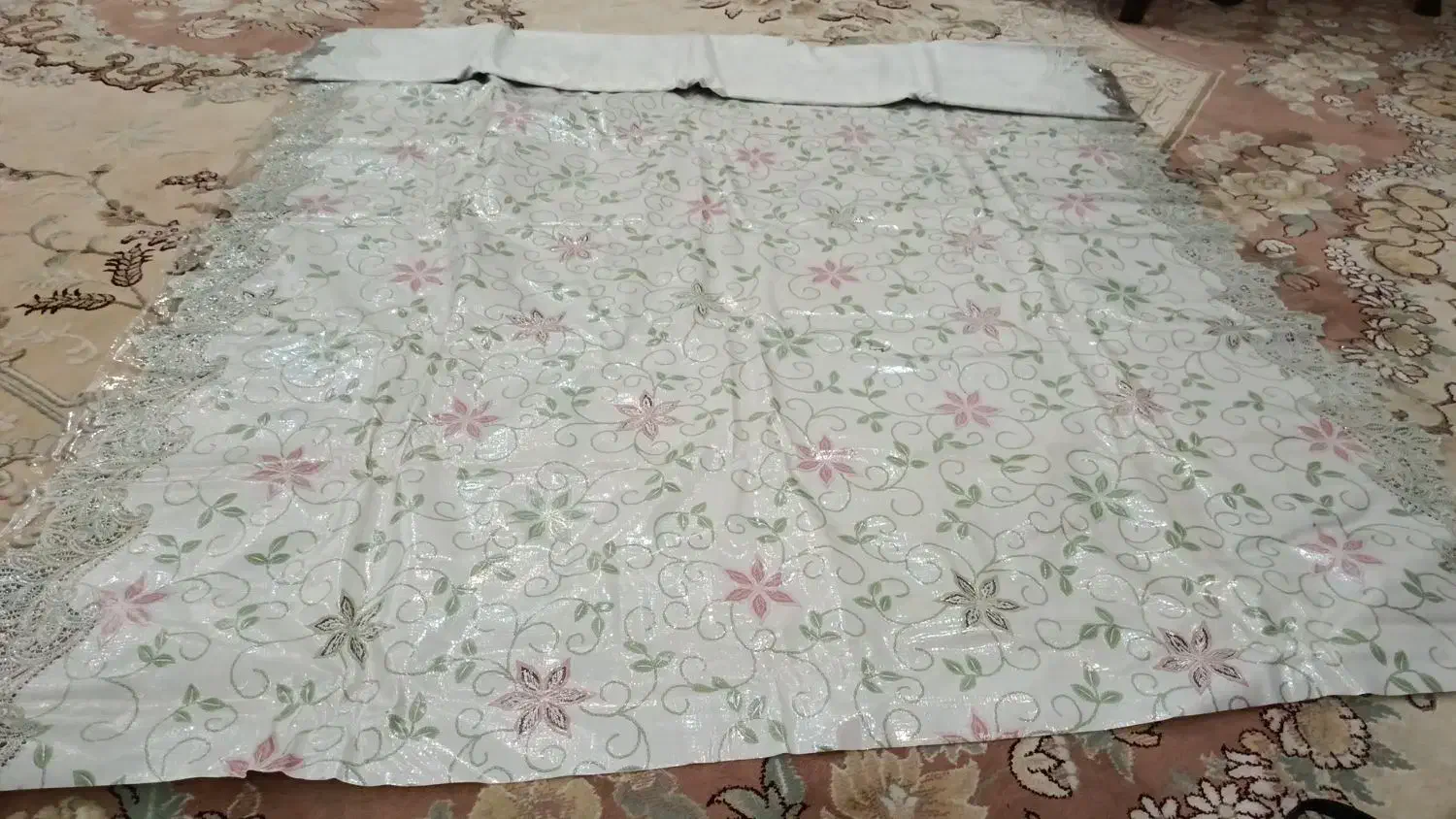 سفره|سفره، حوله، دستمال آشپزخانه|اندیشه, اندیشه فاز ۱|دیوار