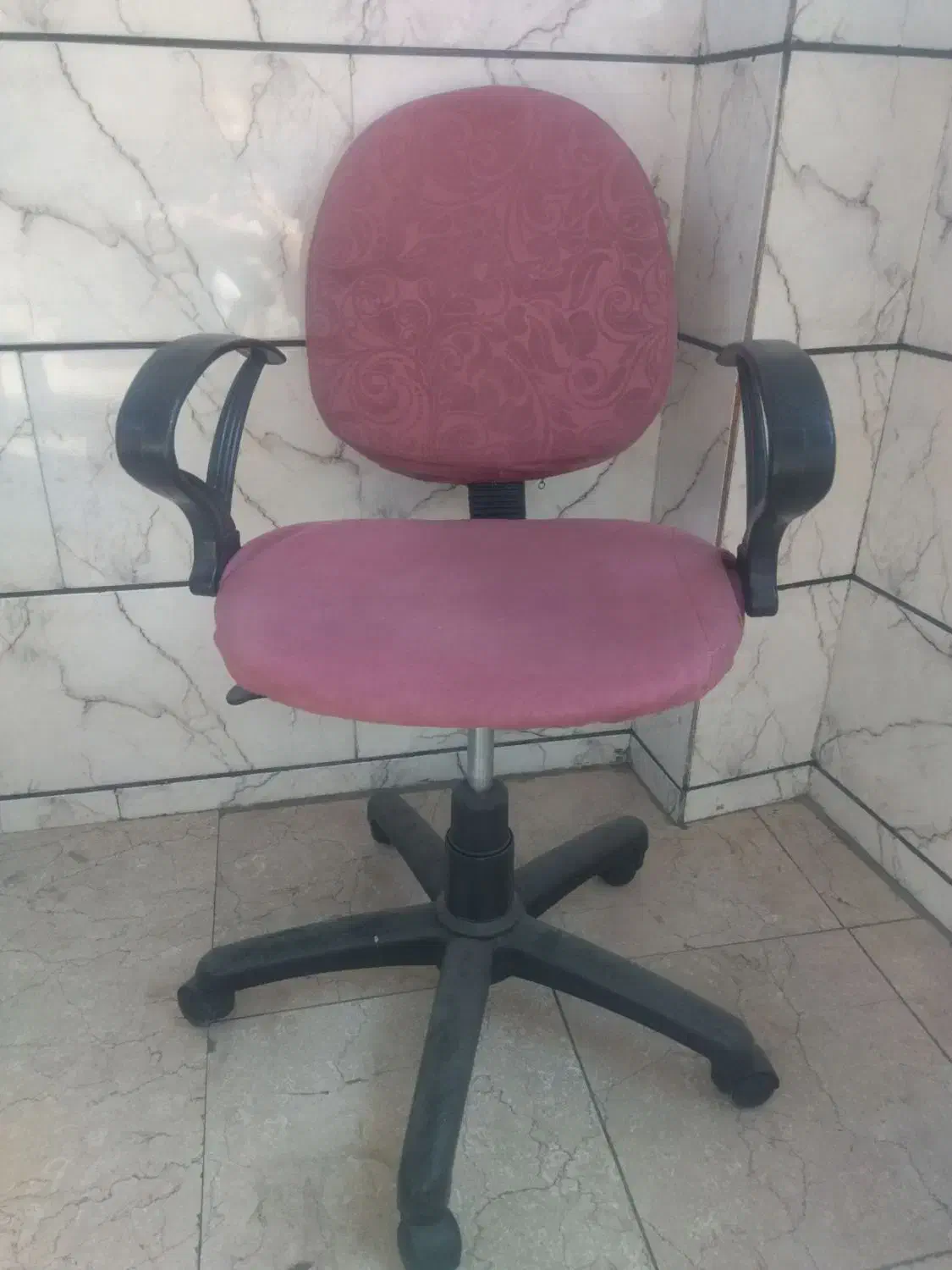 صندلی چرخ دار|صندلی و نیمکت|ری, شهادت|دیوار