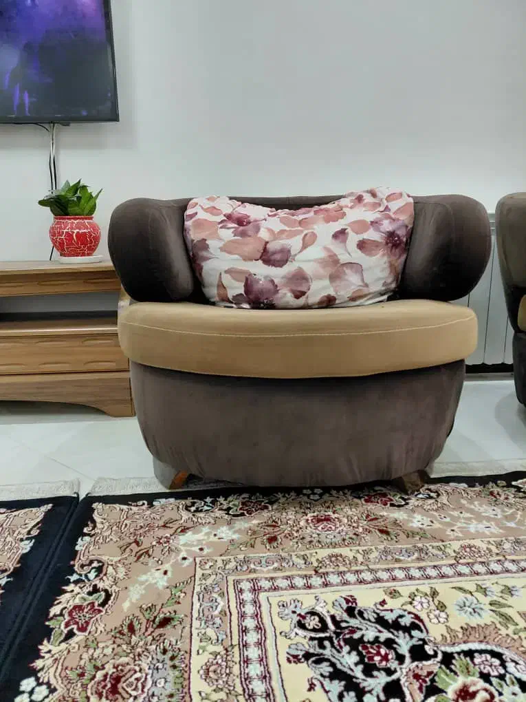 یک دست مبل راحتی|مبلمان خانگی و میز عسلی|چابکسر, |دیوار
