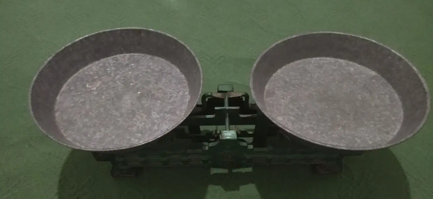 ترازو ده کیلویی|کلکسیون اشیاء عتیقه|الیگودرز, |دیوار