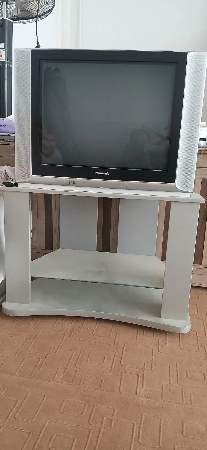 تلویزیون رنگی ۲۹ اینچ پاناسونیک همراه با میز|تلویزیون و پروژکتور|خمینی‌شهر, |دیوار