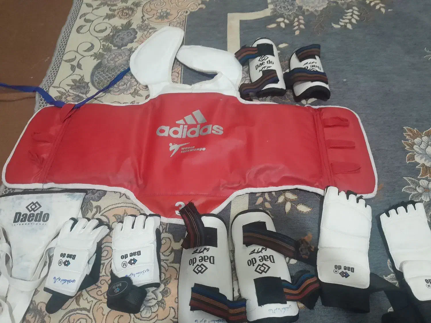 وسایل ورزشی|لباس|قم, امامزاده ابراهیم|دیوار