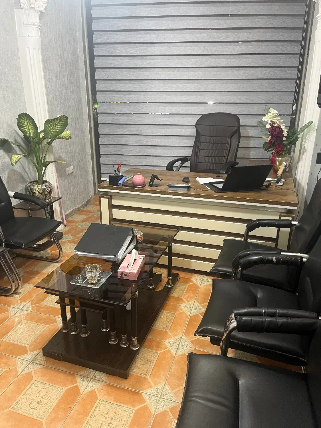 فروش میز و صندلی مدیریت با عسلی و صندلی میزبان|مبلمان اداری|پاکدشت, پاکدشت (مامازند)|دیوار