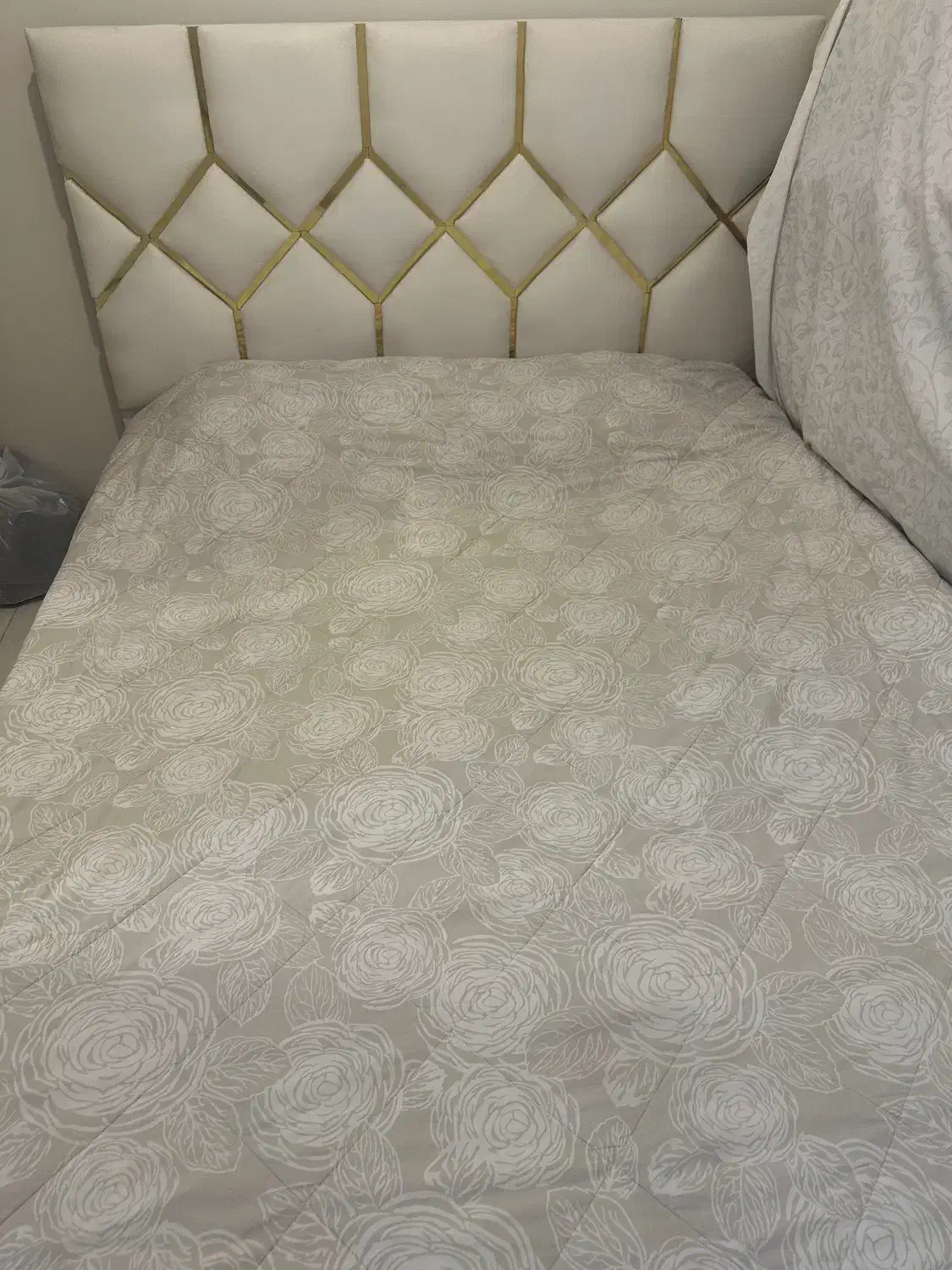 فروش‌تخت دونفره  و تاجش همراه تشک و کفی|تخت و سرویس خواب|تهران, شهمیرزادی|دیوار