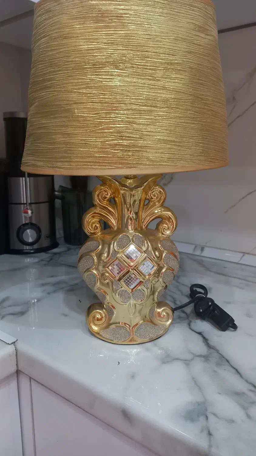 آباژور رومیزی طلایی|چراغ خواب و آباژور|مشهد, فدک|دیوار